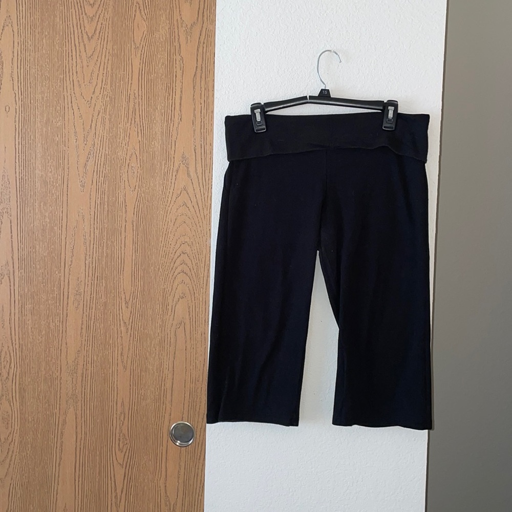 VICTORIA’S SECRET YOGA CAPRIS